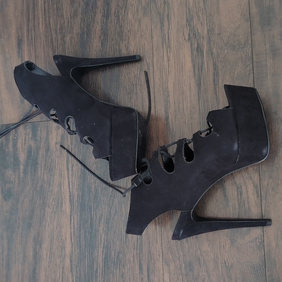 Cathy Jean Suede Heels - Picture 3 of 4